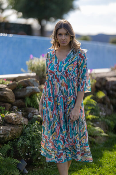 Vestido estampado com folhos